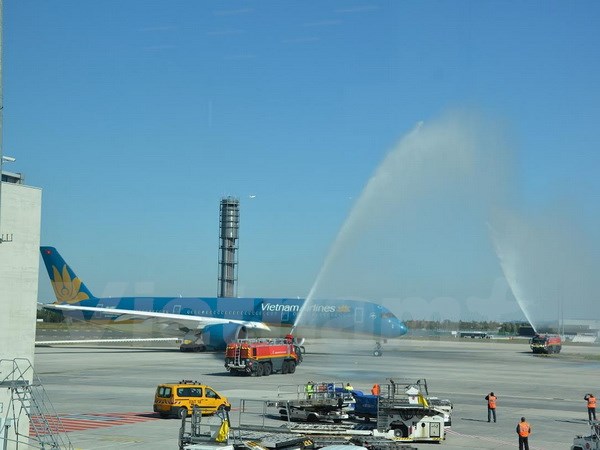 Vietnam Airlines’ A350-900 XWB makes first international service